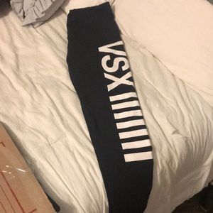 Black Victoria’s Secret sport leggings